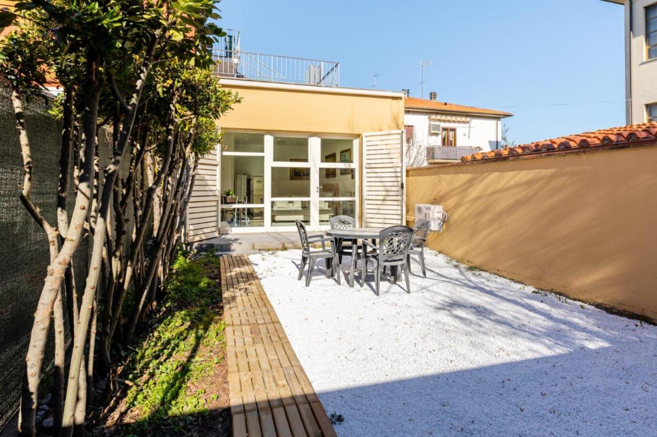 { White Garden } -Comfort, Parking & Wi-Fi- Λούκα Εξωτερικό φωτογραφία