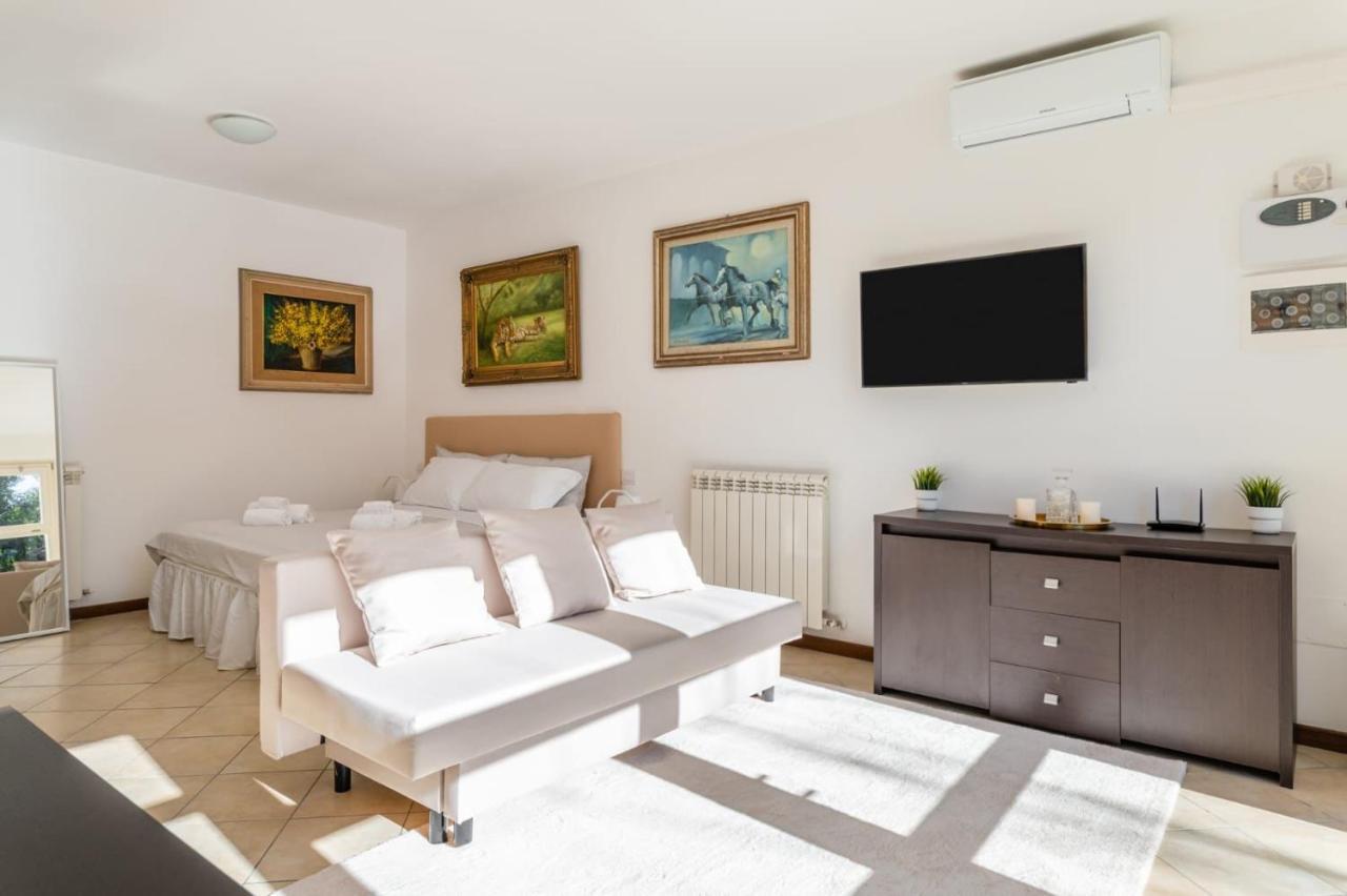 { White Garden } -Comfort, Parking & Wi-Fi- Λούκα Εξωτερικό φωτογραφία