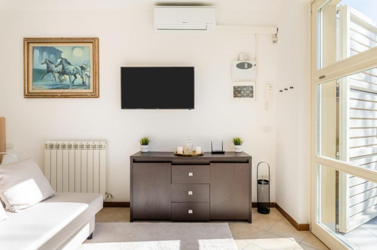{ White Garden } -Comfort, Parking & Wi-Fi- Λούκα Εξωτερικό φωτογραφία